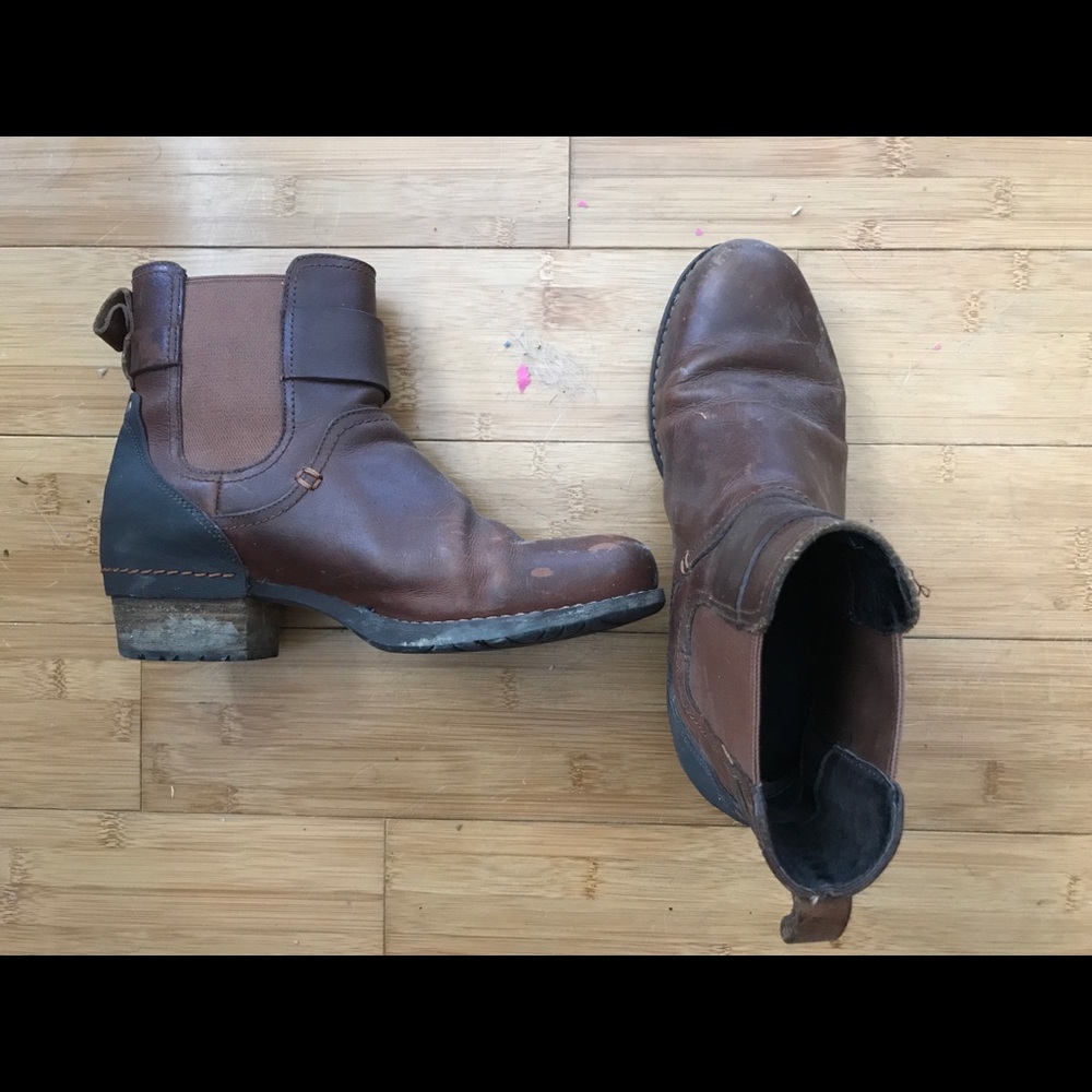 Merrell Shiloh Pull-On Ankle Boots